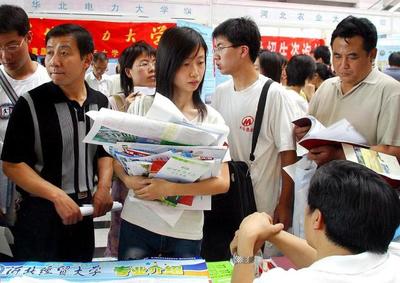 高考志愿填報(bào) 如何正確對(duì)照過去三年錄取數(shù)據(jù)，抓住“位次”核心